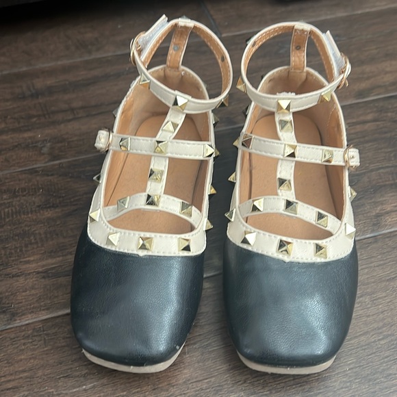 Rockstud ankle strap kids shoes - Picture 1 of 5
